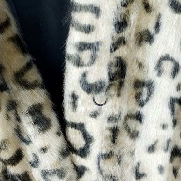 ~~SOLD~~~NWT-Donna Salyers Signature Leopard Faux Fur Coat - Picture 5 of 8